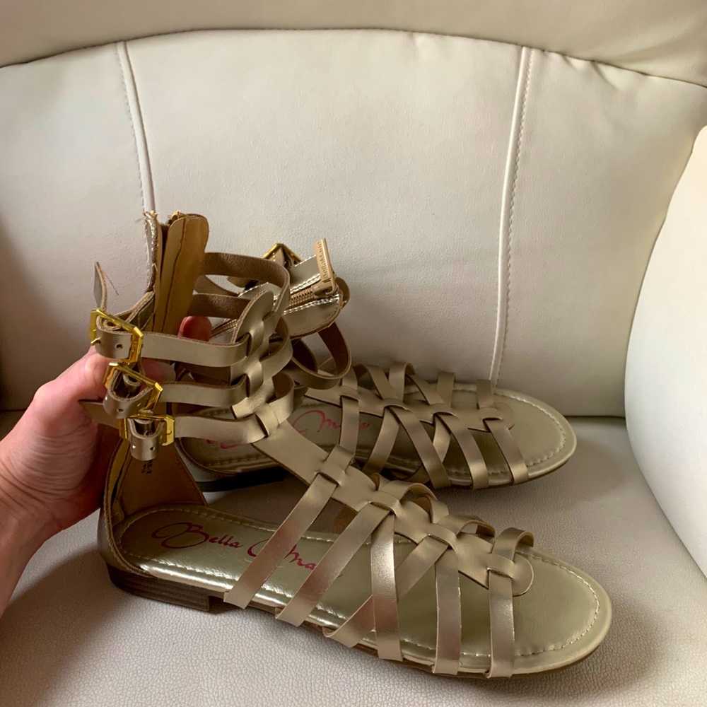 NWOT size 8.5 gold gladiator sandals